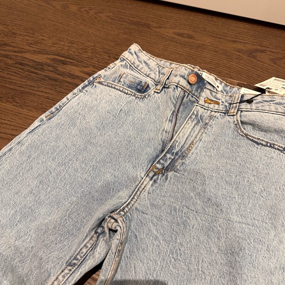 ZARA Mom Fit Jeans, Size 4, Colour Light Blue, Never Worn - Picture 4 of 7